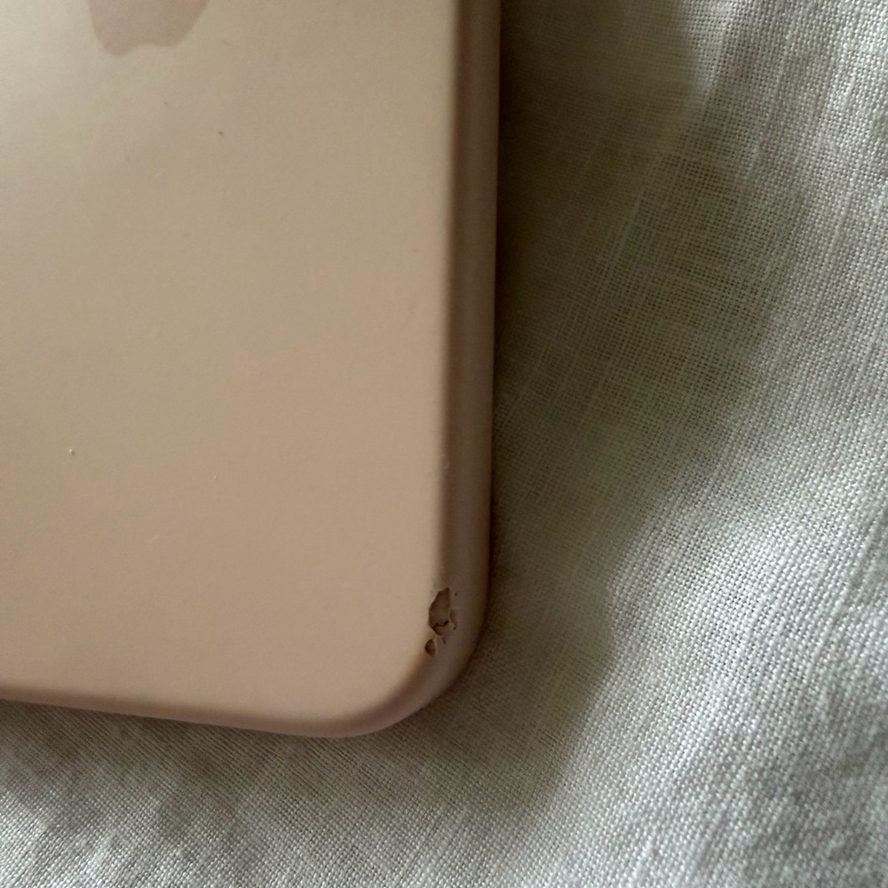 iPhone 14 Pro Max Apple Pink Silicone iPhone Case - Picture 2 of 3